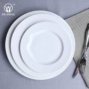 <span class=keywords><strong>Vaisselle</strong></span> d'hôtel horeca de banquet avec logo personnalisé à bas prix assiettes rondes <span class=keywords><strong>en</strong></span> <span class=keywords><strong>porcelaine</strong></span> blanche <span class=keywords><strong>en</strong></span> vrac pour mariage - Product Image 3