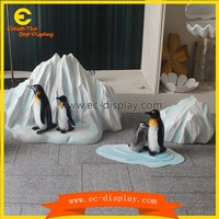 Grande sculpture de pingouin en fibre de verre pour vitrines, statues d'animaux en fibre de verre