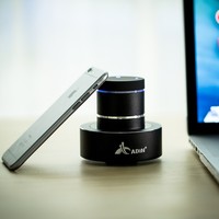 Solución de Boombox con Logotipo Personalizado: Micrófono Integrado y Altavoz con Vibración para Amplificar la Marca