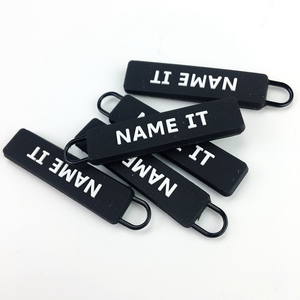 Tùy Chỉnh Dập Nổi 3D Logo May V PVC Zipper Pullers - Product Image 1