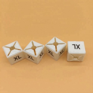 Marqueurs de taille en plastique blanc pré-imprimés avec étiquettes de cintre carrées XXS 5XL par impression Logo Numéro Disparité Tailles Vêtements - Product Image 6