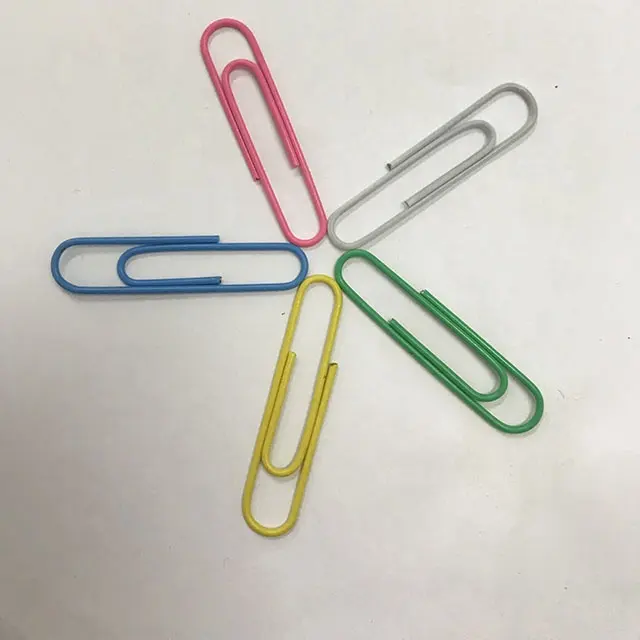 사무실에서 널리 사용되는 다채로운 사무실 종이 클립