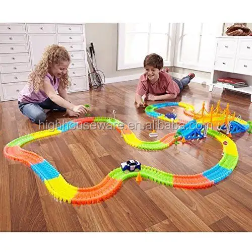 Hot Selling 165Pcs Glowing Race Track Magical Glow In The Dark Lichtgevende Track Met Auto Speelgoed
