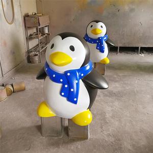 Outdoor Glasvezel Pinguïn Standbeeld Voor Kerstdecoratie - Product Image 4