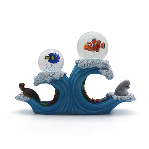 كرة مياه من زجاج المحيط SnowGlobe مخصصة للأطفال كديكورات داخلية لهدايا السفر تذكارات قطرها 10 سم