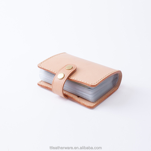 Étui noir en cuir de vache pour hommes, poche à cartes avec emplacements transparents en cire glacée - Product Image 1