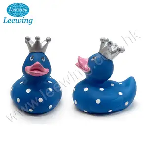 Безопасная для детей пластиковая Королевская корона синяя резиновая утка с узором в виде белых пятен плавающая игрушка для ванной