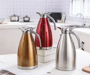 Rvs koffiekan met vele kleuren van commerciële koffie thermos