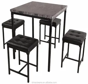 Металлические столы и стулья