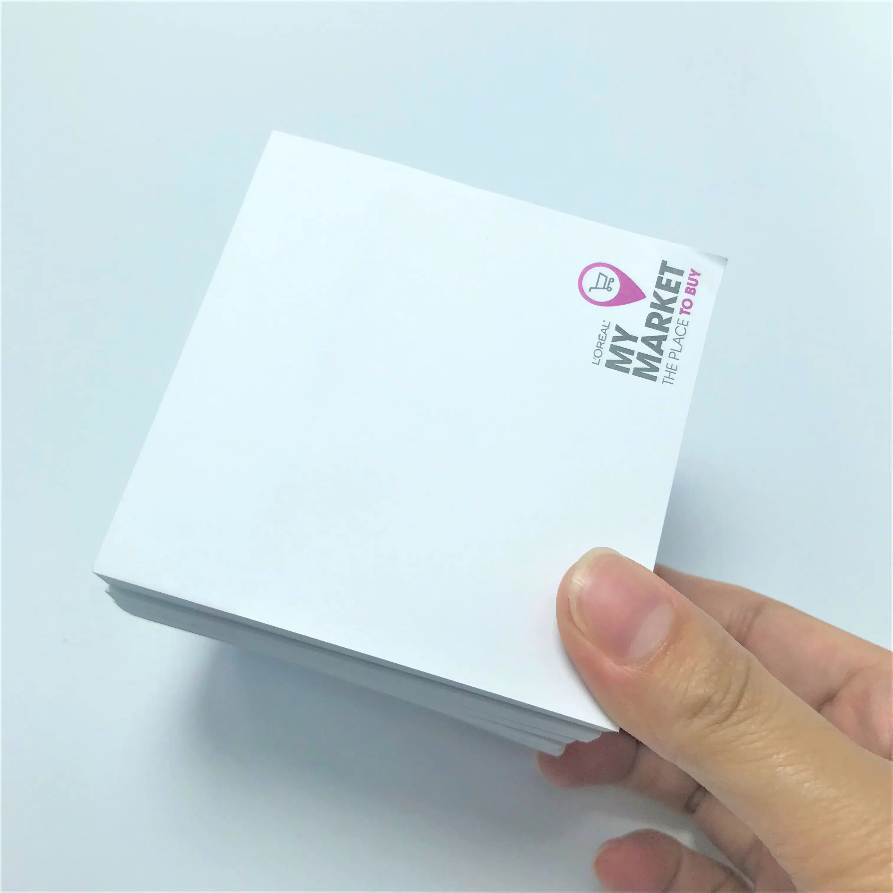 Tùy chỉnh 3x3 Die cut Shape Pocket kích thước khách sạn nhỏ bằng văn bản Memo Pads notepad ghi chú dính với in ấn logo công ty