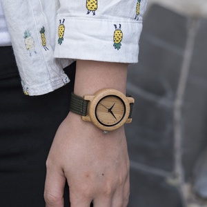 Montres en bois de bambou pour couples, avec affichage à aiguilles et bracelet en tissu, fabriquées à la main, cadeaux OEM pour hommes et femmes, emballage en boîte - Product Image 5