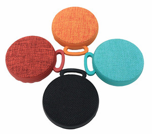 2017 promoción altavoz manos libres al aire libre cubierta de tela de tela diseño altavoz bluetooth barato - Product Image 1