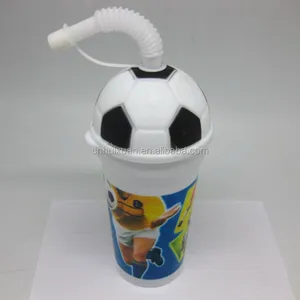 420ml BPA free PP plastik futbol şekilli çocuk içecek bardakları saman ile