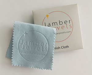 Chiffon de polissage pour bijoux en argent, professionnel, en microfibre, emballé dans une enveloppe en papier, avec logo en relief - Product Image 2