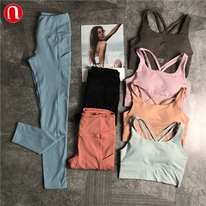Reggiseno Sportivo Eyun Personalizzato con Fascia Traforata e Leggings Crop <span class=keywords><strong>Pantaloni</strong></span> da Yoga per <span class=keywords><strong>Donna</strong></span> Allenamento Attivo - Product Image 2
