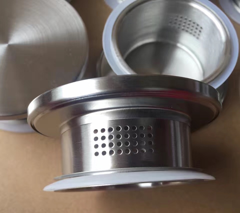 Haonai 60 Ounces Glass Water Pitcher with Lid, Hot/Cold Water Jug, Juice and Iced Tea Beverage Carafe