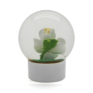 Bán Buôn Tùy Chỉnh Thực hiện Nhựa Lãng Mạn Thủy Tinh Giá Rẻ Vui 3D Mini Rỗng Tự Làm Tình Yêu Hoa Trắng Quà Tặng Lưu Niệm Quả Cầu Tuyết - Product Image 5