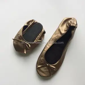 Sapatos de pé indolor ouro escuro à noite com rollasole liso