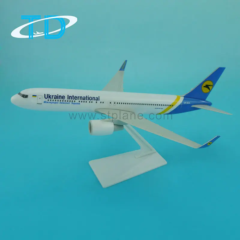 ยูเครนอินเตอร์เนชั่นแนล B767-300 (27ซม.) 1/200ธุรกิจของที่ระลึก