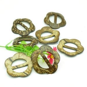 Bottines et talons compensés bohèmes en noix de coco, exportés de l'usine chinoise, avec boutons-pression et ceintures à boucles en bois naturel rond. - Product Image 2