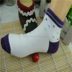 Лучшее качество и дизайн милый ребенок младенцев носки белый фиолетовый цвет Китай поставщика