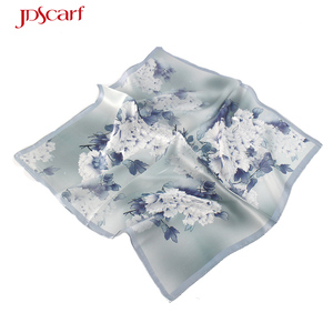 Diseño cuadrado pequeño de satén impresa <span class=keywords><strong>flamenco</strong></span> español <span class=keywords><strong>manton</strong></span> chal - Product Image 4