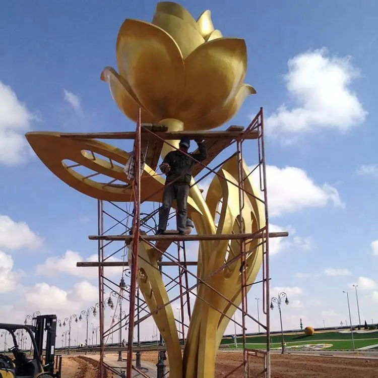 Arabia Saudita instalado pintado de Color dorado decoración exterior de acero inoxidable grande escultura flor