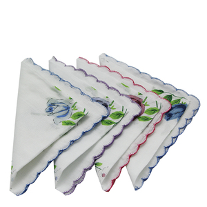 حار بيع دائم 100% القطن زهرة نمط المطبوعة منديل مع الإسكالوب حافة - Product Image 3