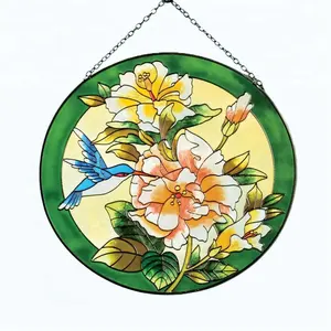 彩色玻璃太阳捕手与蜂鸟和花卉设计