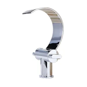 Leher angsa bentuk Luxury Air Terjun Mandi Kuningan Chrome Sink Faucet Deck Mounted Basin Tap