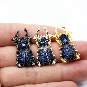 Charme inspiré du <span class=keywords><strong>scarab</strong></span>ée en saphir bleu CZ, micro-pavé CZ, pendentif <span class=keywords><strong>scarab</strong></span>ée, charme en zircone cubique, charme insecte pavé - Product Image 2