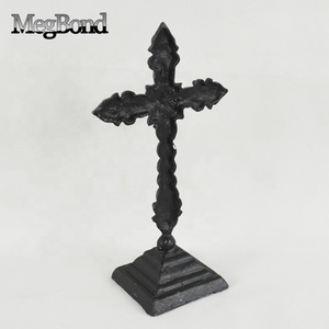 Croix en fonte pour décoration de table, croix debout en métal avec base en finition noire mate - Product Image 3