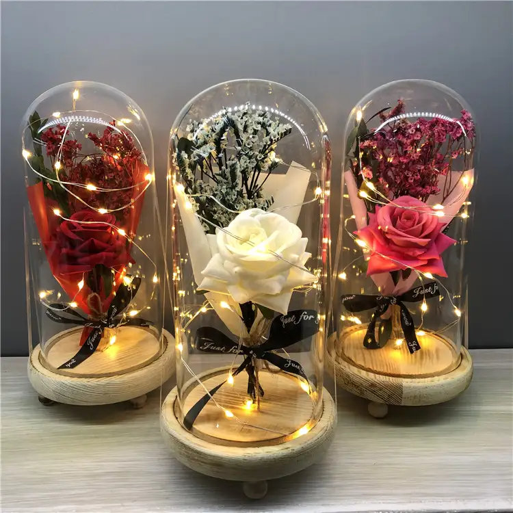 ที่กำหนดเองที่มีคุณภาพสูงดอกไม้ประดิษฐ์ช่อกุหลาบในโดมแก้วที่มีไฟLedสำหรับเทศกาลของขวัญวันวาเลนไทน์