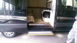 Certification CE Caravane électrique en aluminium Remorque de voyage Camping-car Camping-car RV Van Marchepied coulissant Porte d'entrée Marchepied latéral