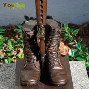Estatuas de Bronce de Guerreros Arrodillados de Tamaño Real Sosteniendo la Bandera Estadounidense - Product Image 2