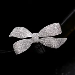 Güzel basit tasarım kadınlar düğün kristal broş Pin parlak Rhinestone elmas ilmek broş