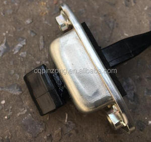 Ricambi <span class=keywords><strong>Auto</strong></span>, Fermaporta Posteriore per Suzuki New Vitara OEM 81810-77J00 - Product Image 2