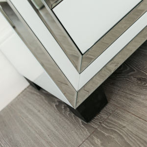 Three Full Width <strong>Drawer</strong> White Glass Mirrored <strong>3</strong> <strong>Drawer</strong> <strong>Chest</strong> - Product Image 6