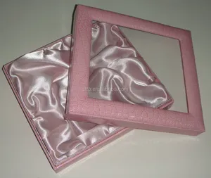 Vierkante Lederen Geschenkdoos Met Duidelijke Venster En Satijn Insert Padding Voor Doek Gift Candy Satin Gevoerd Lederen Verpakking