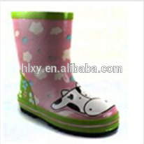 Rose chaussures de pluie pour enfants avec vert, trépointes - Product Image 1
