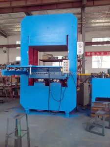 Prensa de moldeo de goma vulcanizada para estera de piso de alta temperatura, prensa de curado de placa de goma de empuje automático con CE ISO9001 - Product Image 3