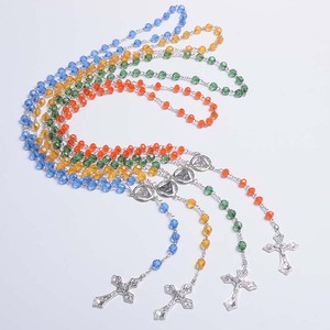 Collana di Perline Sfaccettate Multicolore, Rosari in Plastica, Rosario Cattolico all'Ingrosso dalla Fabbrica di YIWU - Product Image 1
