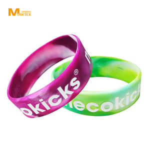 สายรัดข้อมือซิลิโคนสลักลาย - Product Image 1