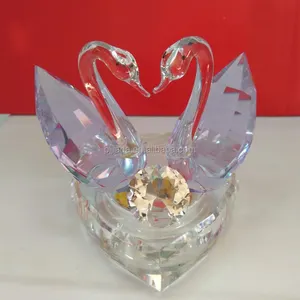 The most popular Crystal Swan wedding souvenirs guests wedding gifts wedding anniversary souvenir crystal music rotation Swan