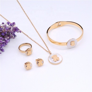 Wholesale Women Stainless Steel 18K Gold Plated Classic Pattern <strong>Jewellery</strong> Set Fashion Jewelry <strong>Made</strong> <strong>in</strong> <strong>China</strong> - Product Image 4