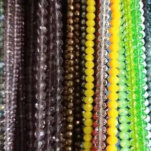 各种颜色的中国水晶珠不同大小的形状散装一批，每条60美分出售
