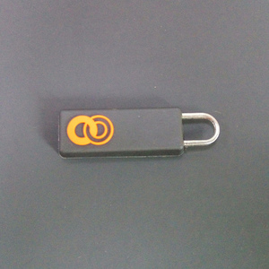 Tirador de cremallera con logotipo de goma de silicona hecho a medida - Product Image 3