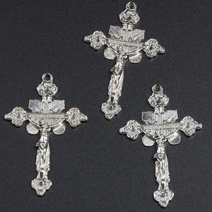 Crucifix catholique personnalisé en usine, <span class=keywords><strong>croix</strong></span> à bord évasé, crucifix papal, chapelet en métal, crucifix catholique - Product Image 1