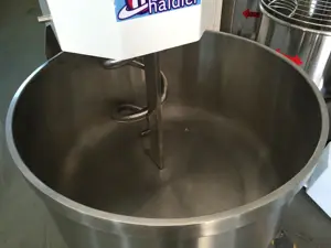 Ağır elektrikli endüstriyel 100kg Spiral yoğurma ekmek hamur karıştırıcı