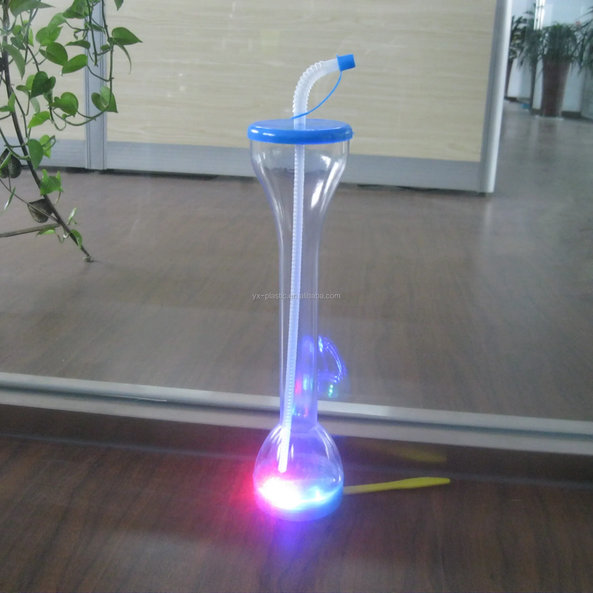17oz flashing Yard Glass with blinking LED light for drinking